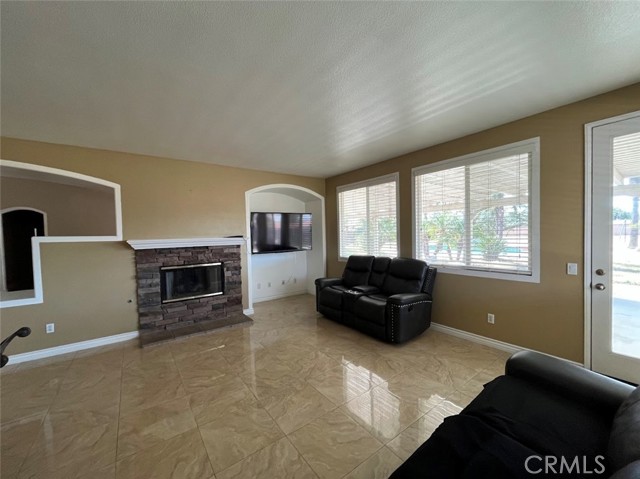 10072 Berkshire Drive, Jurupa Valley CA: https://media.crmls.org/medias/0a47c60e-3695-435d-ae54-93cdfa583862.jpg