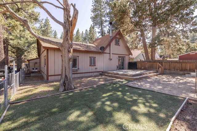 Detail Gallery Image 4 of 33 For 817 E Mountain View Bld, Big Bear City,  CA 92314 - 3 Beds | 2 Baths