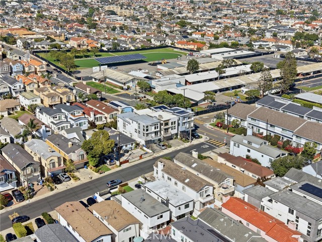 Detail Gallery Image 56 of 67 For 1745 Spreckels Ln, Redondo Beach,  CA 90278 - 3 Beds | 4/1 Baths