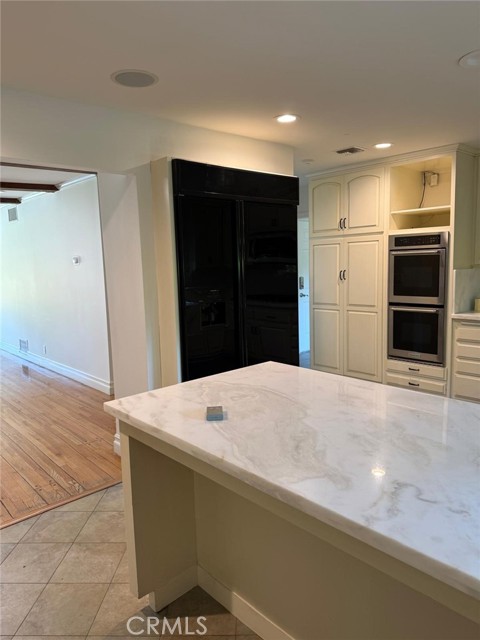 5403 Oakdale Avenue, Woodland Hills CA: https://media.crmls.org/medias/0a4a25d5-8571-4ba4-bc1d-95565a5b4512.jpg