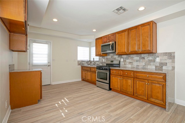10955 Burnet Avenue, Mission Hills (San Fernando) CA: https://media.crmls.org/medias/0a4a754b-3ce6-404d-865b-64938bd69eb9.jpg