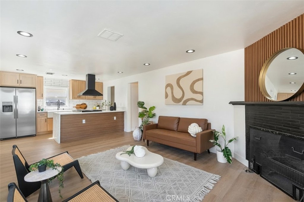 915 N Pasadena Avenue