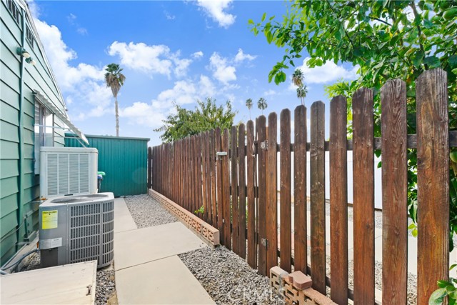 Detail Gallery Image 15 of 16 For 817 S Lyon Ave, Hemet,  CA 92543 - 2 Beds | 2 Baths