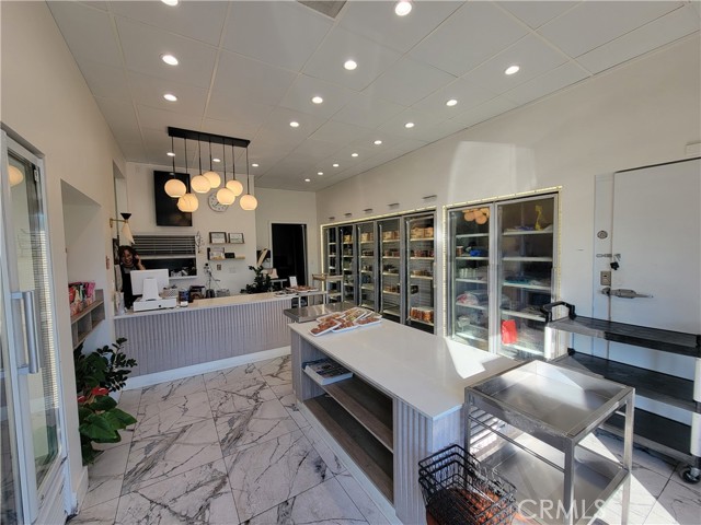 16320 S Western Avenue, Gardena CA: https://media.crmls.org/medias/0a4ade2e-4887-47c2-8292-eb1ead8c9706.jpg