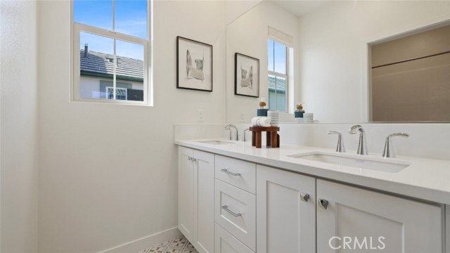 Detail Gallery Image 14 of 27 For 410 Checkerbloom Ln, Santa Paula,  CA 93060 - 4 Beds | 3/1 Baths