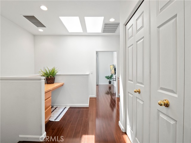 Detail Gallery Image 11 of 33 For 25403 Silver Crest Ct, Saugus,  CA 91350 - 3 Beds | 2/1 Baths