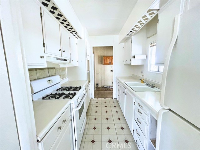 999 S Santa Fe Avenue, San Jacinto CA: https://media.crmls.org/medias/0a4ed613-9112-44a1-bd85-962de488f635.jpg