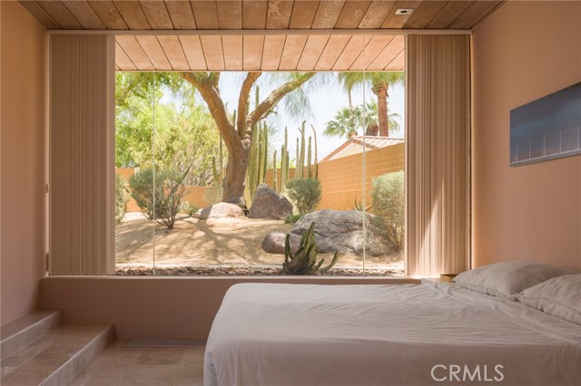 1950 E Desert Palms Drive, Palm Springs CA: https://media.crmls.org/medias/0a4ed969-ac53-4643-8fdb-ff82df004e2a.jpg