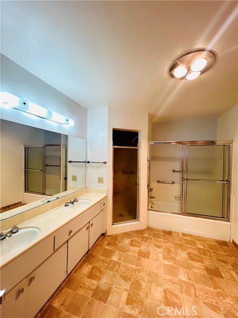 2750 W Devonshire Avenue, Hemet CA: https://media.crmls.org/medias/0a4f3294-49c1-4827-997b-063726e3d6ad.jpg