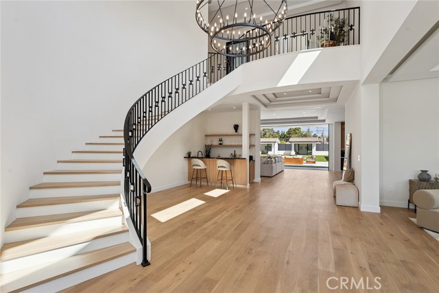 Detail Gallery Image 4 of 74 For 13807 Magnolia Bld, Sherman Oaks,  CA 91423 - 5 Beds | 4/1 Baths