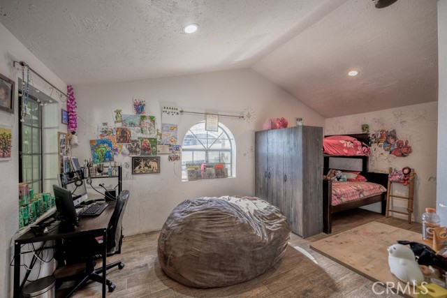 9555 1/2 Hierba Road, Agua Dulce CA: https://media.crmls.org/medias/0a4fd4de-4f67-4c60-b777-b6434e6c3880.jpg