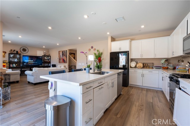 Detail Gallery Image 7 of 44 For 980 W Jasmine Way, Rialto,  CA 92376 - 4 Beds | 3 Baths
