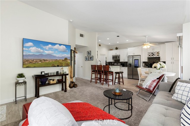 Detail Gallery Image 6 of 45 For 123 Chaumont Circle, Lake Forest,  CA 92610 - 2 Beds | 2 Baths