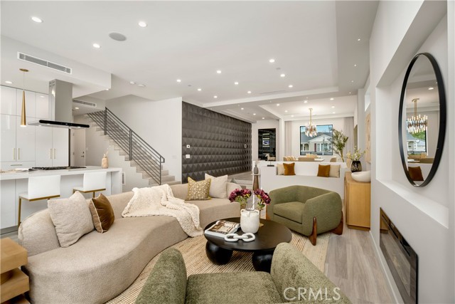 Front Image Thumbnail for CRSR25260689