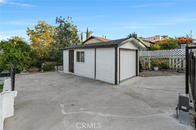 1048 Dexter Street, Los Angeles CA: https://media.crmls.org/medias/0a51713a-38bc-4455-bc74-19dd84ba1152.jpg