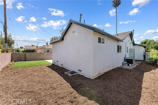 22723 Leonora Drive, Woodland Hills CA: https://media.crmls.org/medias/0a51bd71-52bd-4c99-8d5d-c5292ab3ae51.jpg