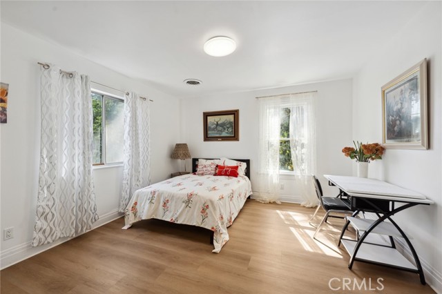 Detail Gallery Image 18 of 42 For 318 E 11th St, Pomona,  CA 91766 - 5 Beds | 2/1 Baths