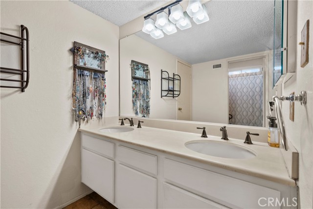 Detail Gallery Image 21 of 28 For 36659 Spanish Broom Dr, Palmdale,  CA 93550 - 3 Beds | 2/1 Baths