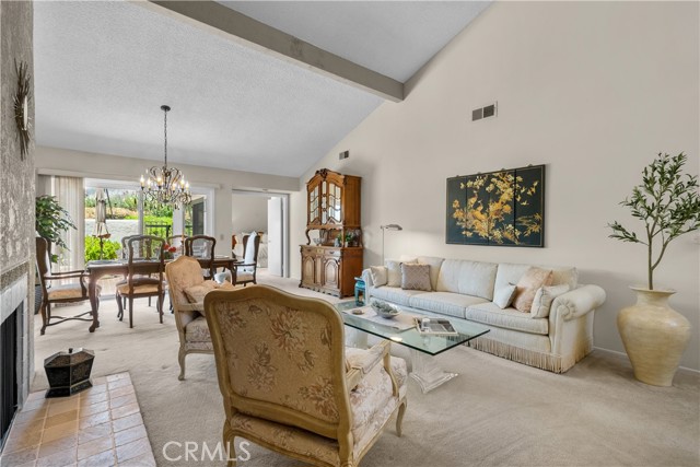 Detail Gallery Image 3 of 44 For 621 Westchester Ln, Thousand Oaks,  CA 91320 - 3 Beds | 2/1 Baths