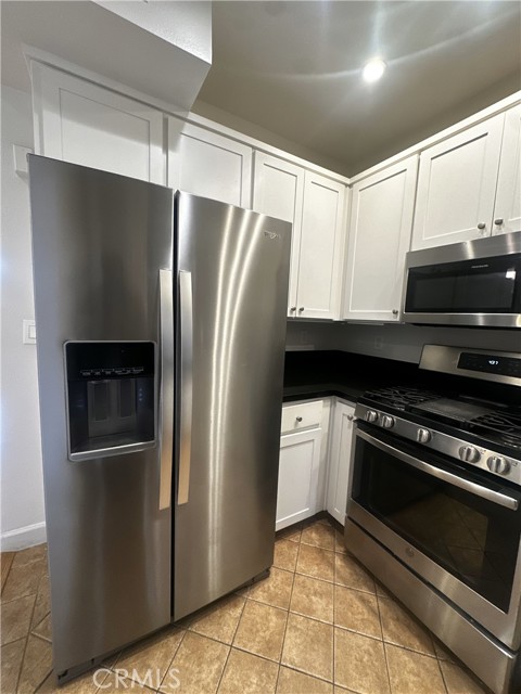 Detail Gallery Image 5 of 21 For 6038 Carlton Way #207,  Los Angeles,  CA 90028 - 2 Beds | 3 Baths