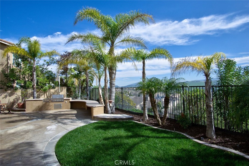 2449 N Highwood Road