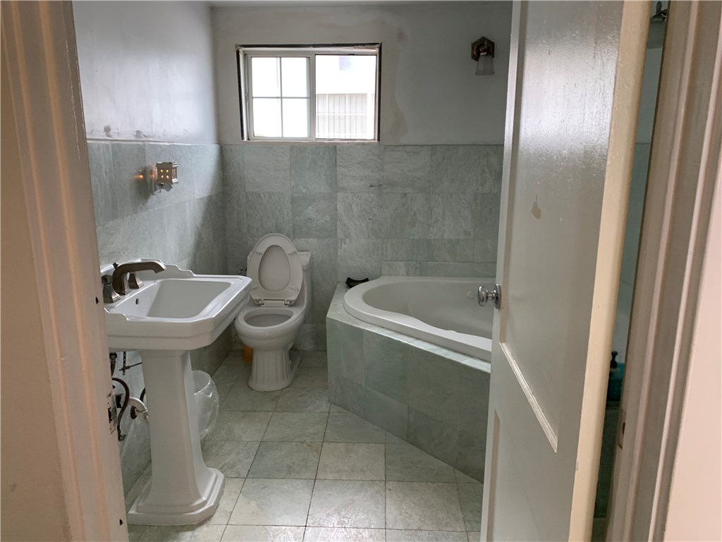 117 Dillon Street, Los Angeles, California 90026, 3 Bedrooms Bedrooms, ,1 BathroomBathrooms,Single Family Residence,For Sale,Dillon,SR24148736