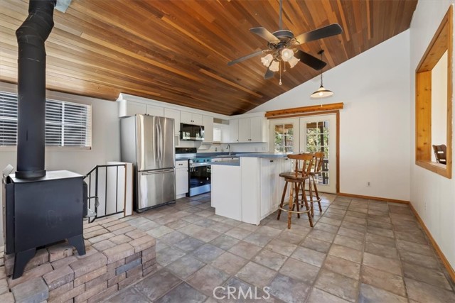 Detail Gallery Image 3 of 47 For 6302 Spruce, Angelus Oaks,  CA 92305 - 2 Beds | 2 Baths