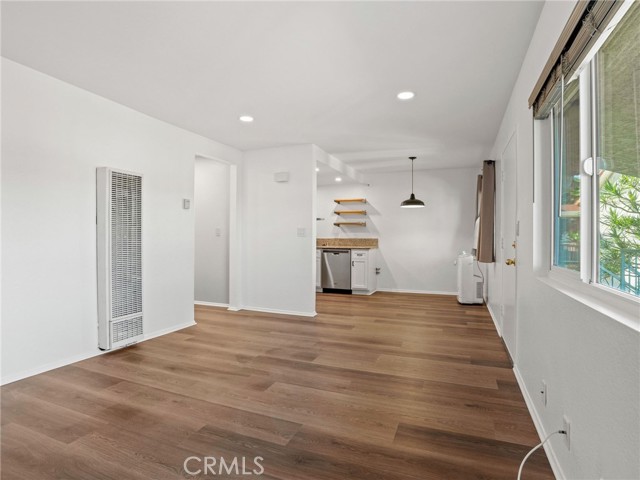 Detail Gallery Image 3 of 17 For 14405 Cerise Ave #29,  Hawthorne,  CA 90250 - 2 Beds | 2 Baths