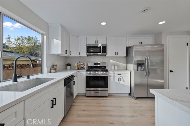 Detail Gallery Image 11 of 49 For 18838 Cabral, Canyon Country,  CA 91351 - 4 Beds | 3 Baths