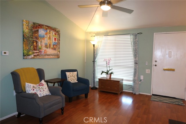 Detail Gallery Image 6 of 71 For 19208 Avenue of the Oaks #J,  Newhall,  CA 91321 - 2 Beds | 1/1 Baths