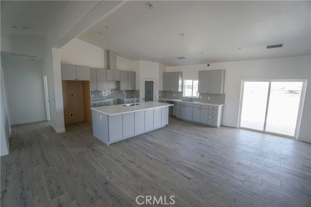 Detail Gallery Image 6 of 26 For 14416 Ricaree Rd, Apple Valley,  CA 92307 - 4 Beds | 2/1 Baths