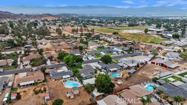 887 Kingman Drive, Norco CA: https://media.crmls.org/medias/0a578f9c-b819-4ceb-af58-e8ee64f830f3.jpg