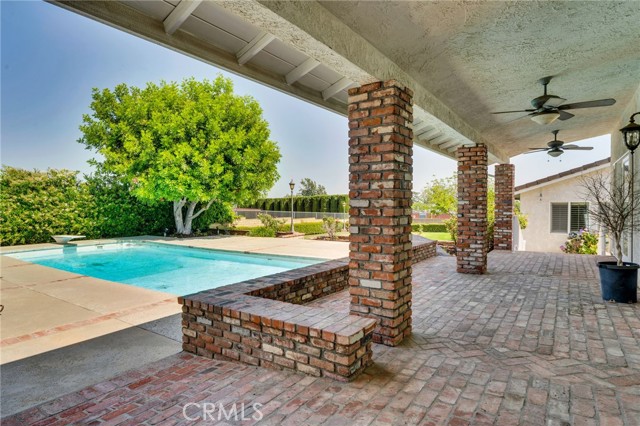 294 W Buffington Street, Upland CA: https://media.crmls.org/medias/0a580d5d-9fb7-421c-8e11-9308073650c3.jpg