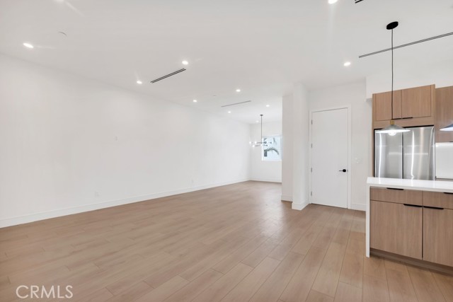 Detail Gallery Image 11 of 30 For 16510 San Fernando Mission Blvd, Granada Hills,  CA 91344 - 4 Beds | 4 Baths