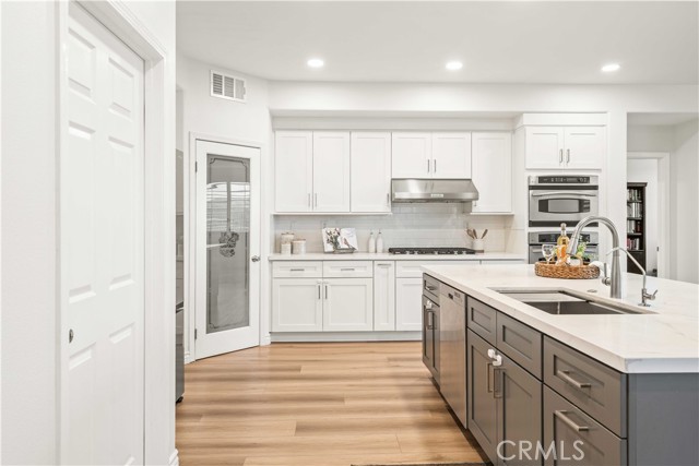 Detail Gallery Image 12 of 63 For 23911 Brio Ct, Valencia,  CA 91354 - 4 Beds | 4 Baths