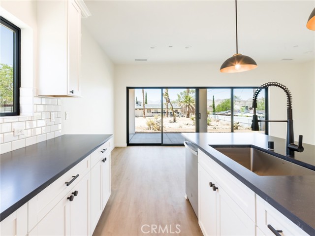 Detail Gallery Image 5 of 25 For 7220 Hanford, Yucca Valley,  CA 92284 - 4 Beds | 2 Baths