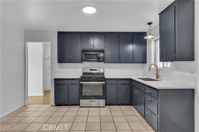 Detail Gallery Image 6 of 16 For 14147 Arrowhead Dr, Victorville,  CA 92395 - 4 Beds | 2 Baths