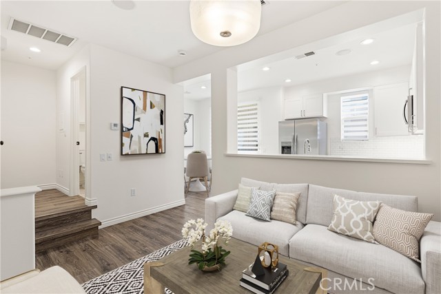 Detail Gallery Image 9 of 49 For 11 Harvest Point Ln, Aliso Viejo,  CA 92656 - 3 Beds | 2/1 Baths