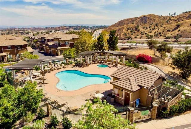 16710 Nicklaus Drive, Sylmar CA: https://media.crmls.org/medias/0a59f04e-59ff-4200-b08d-0280a453cdfb.jpg