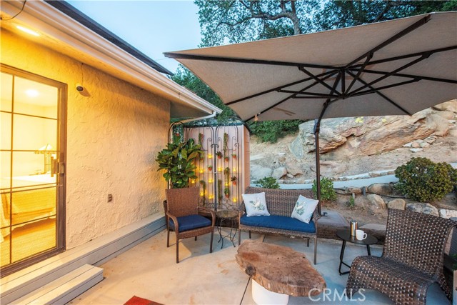 23328 Valley Circle Boulevard, Chatsworth CA: https://media.crmls.org/medias/0a5b3f85-adfa-46ca-a502-2af71f5093c1.jpg