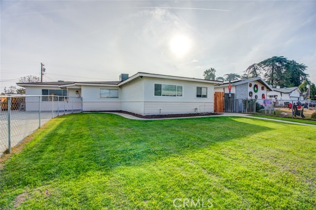 Detail Gallery Image 4 of 37 For 3801 Laverne Ave, Bakersfield,  CA 93309 - 3 Beds | 2/1 Baths