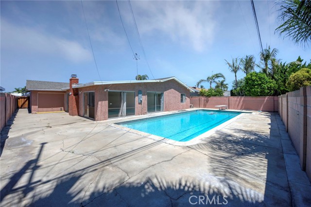 19342 Salmon Lane, Huntington Beach CA: https://media.crmls.org/medias/0a5cd370-0973-42af-b057-af98417402ed.jpg
