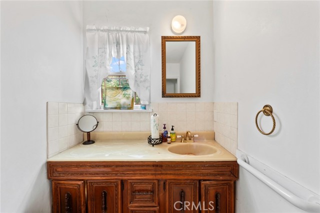 Detail Gallery Image 13 of 25 For 309 via Linda Vista, Redondo Beach,  CA 90277 - 3 Beds | 2 Baths