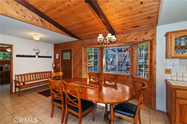 Detail Gallery Image 16 of 46 For 43659 Wolf Rd, Big Bear Lake,  CA 92315 - 4 Beds | 2 Baths