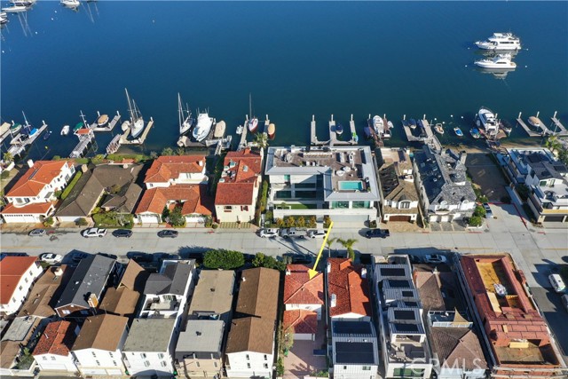 Detail Gallery Image 3 of 29 For 1211 W Bay, Newport Beach,  CA 92661 - 3 Beds | 2 Baths