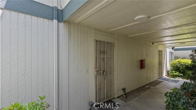 10500 Sunland Boulevard, Sunland CA: https://media.crmls.org/medias/0a5fbf07-9600-426a-a967-b11e01a7ecb0.jpg