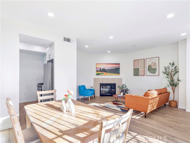 Detail Gallery Image 37 of 45 For 7320 Balboa Bld, Lake Balboa,  CA 91406 - 2 Beds | 2 Baths