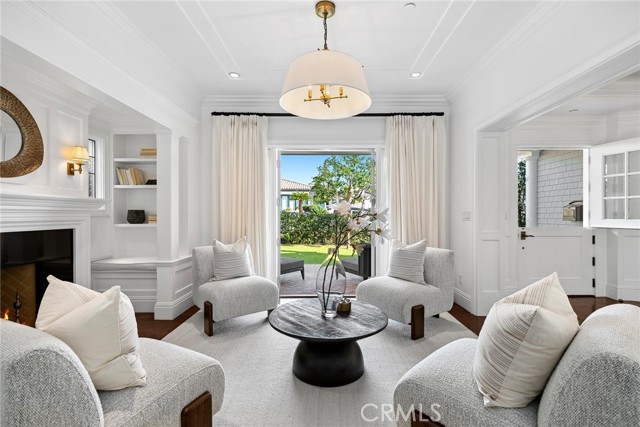 215 Marigold Avenue, Corona del Mar CA: https://media.crmls.org/medias/0a60324e-8ce6-4a6d-85dd-0a9eeec94c55.jpg
