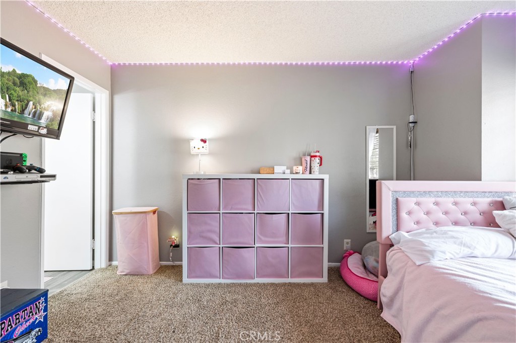 https://media.crmls.org/medias/0a605cb4-3740-44c4-b50f-633057198fdf.jpg?preset=X-Large