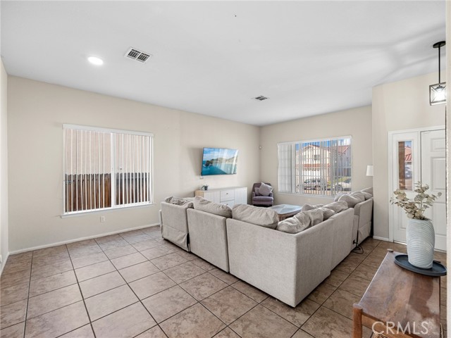 Detail Gallery Image 10 of 32 For 17557 Caprice, Victorville,  CA 92395 - 3 Beds | 2 Baths